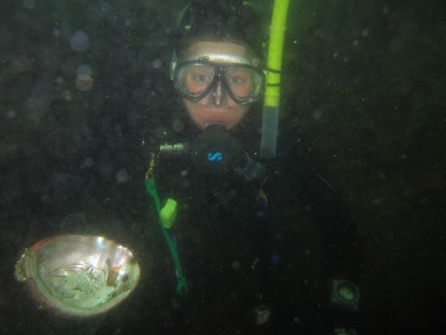 Jesi found a nice abalone shell.  There wasn't anyone living in it anymore though.